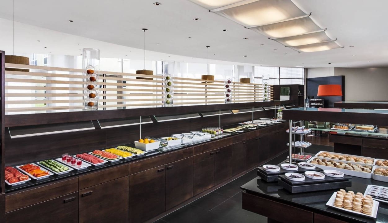 "Buffet Breakfast" NH Frankfurt Airport West (Raunheim) • HolidayCheck