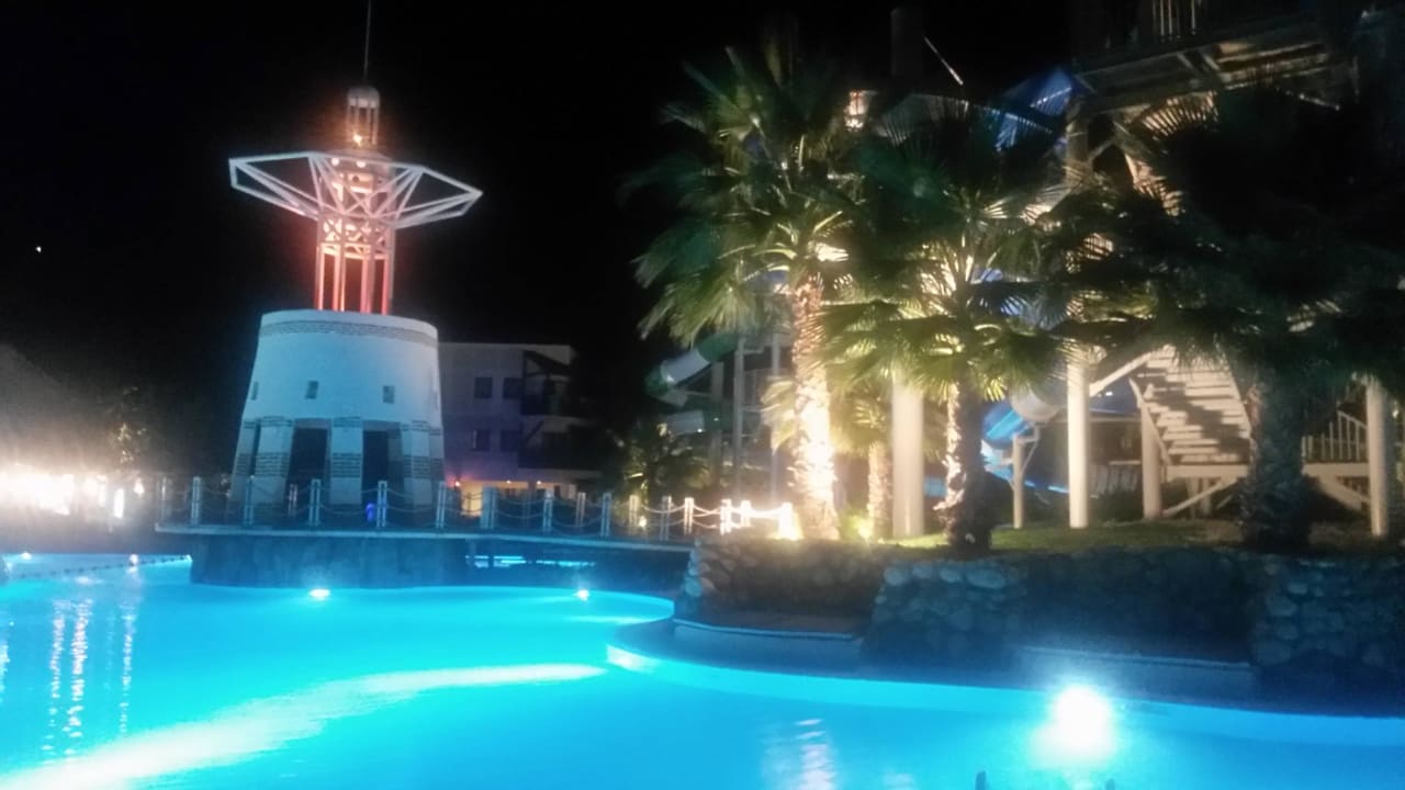 Poolanlage am Abend Limak Limra Hotel & Resort