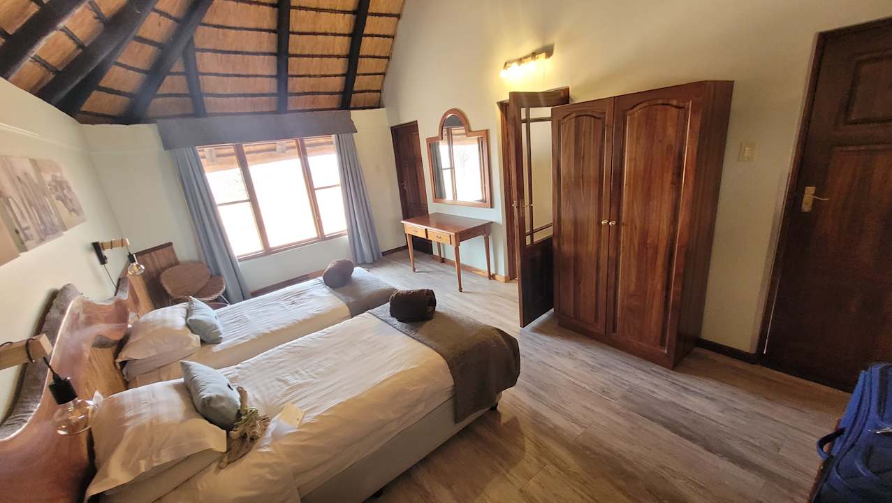 Zimmer Kalahari Bush Breaks Lodge