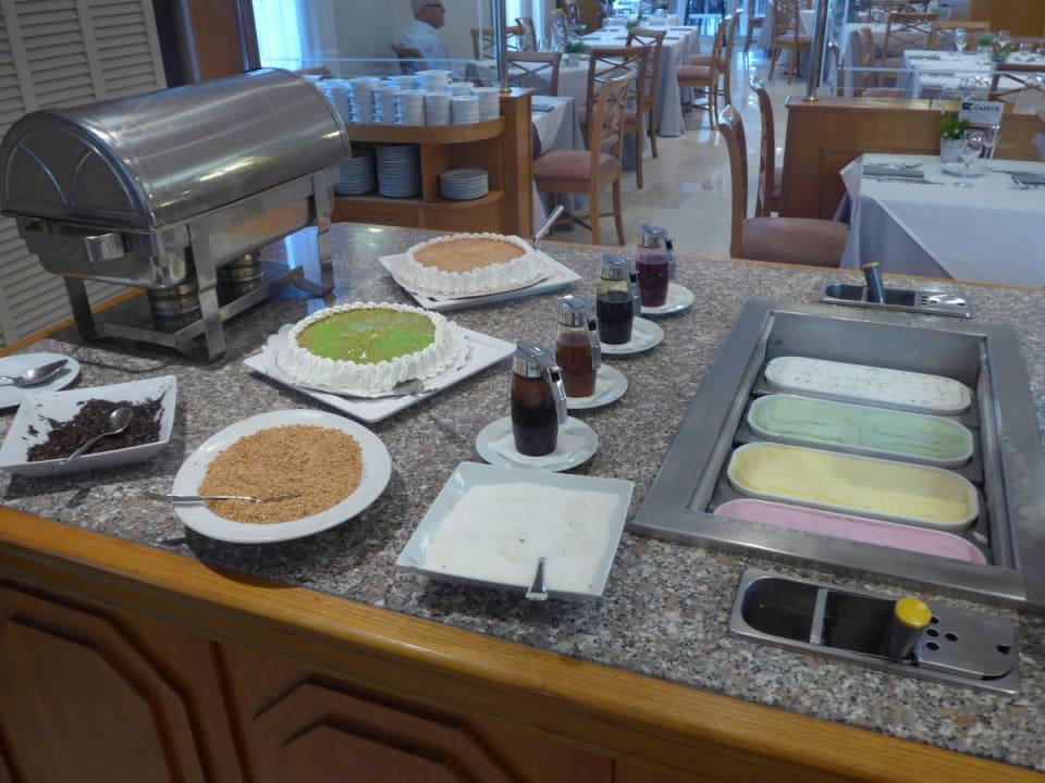 Eis und Kuchen (mittags & abends) allsun Hotel Sumba