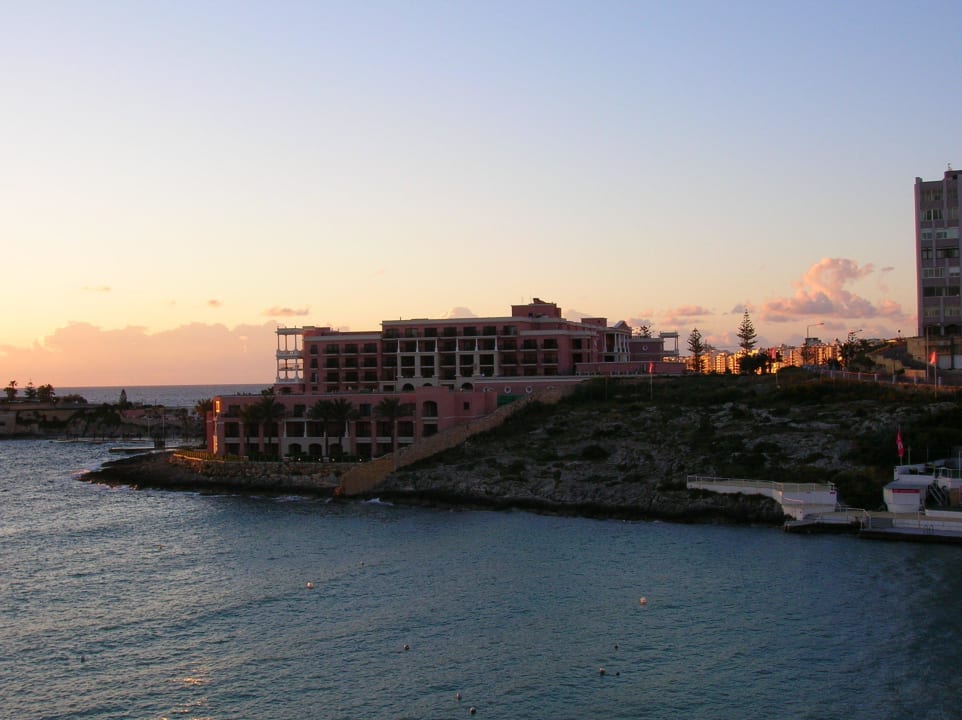 Blick vom Zimmer aufs Casino Verdi St George's Bay Marina