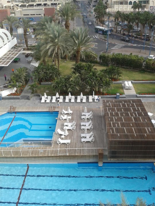 Blick auf Pools Hotel Isrotel Sport