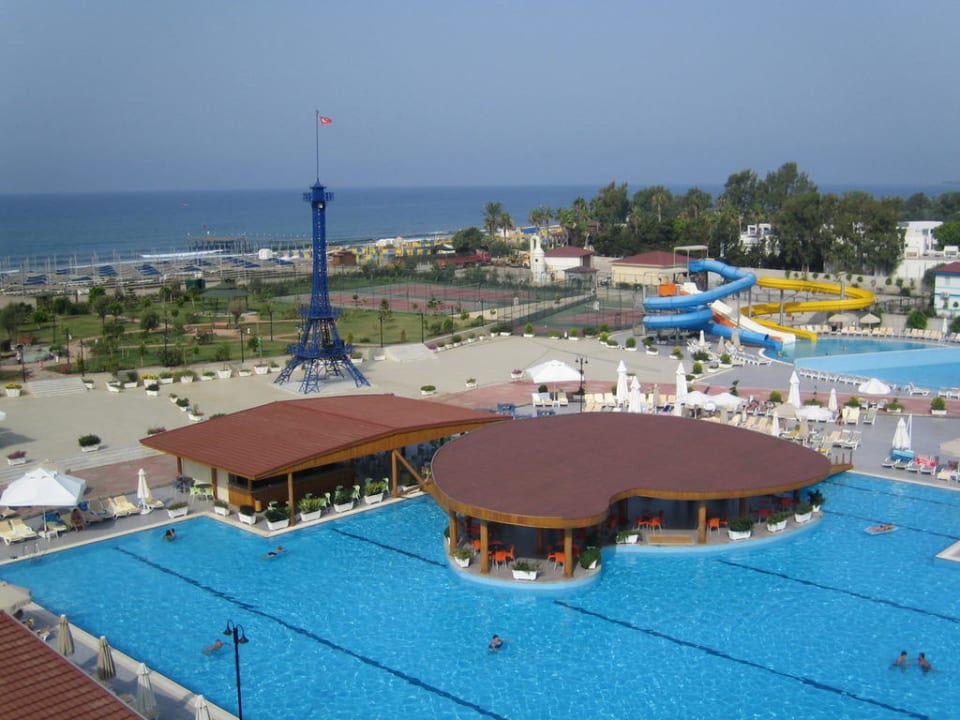 Bar przy basenie Bayar Family Resort Spa