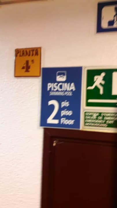 Oznaczenia na korytarzu Hotel Montevista