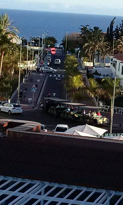 Ausblick von Balkon zur schönen Strandpromenade Servatur Playa Bonita