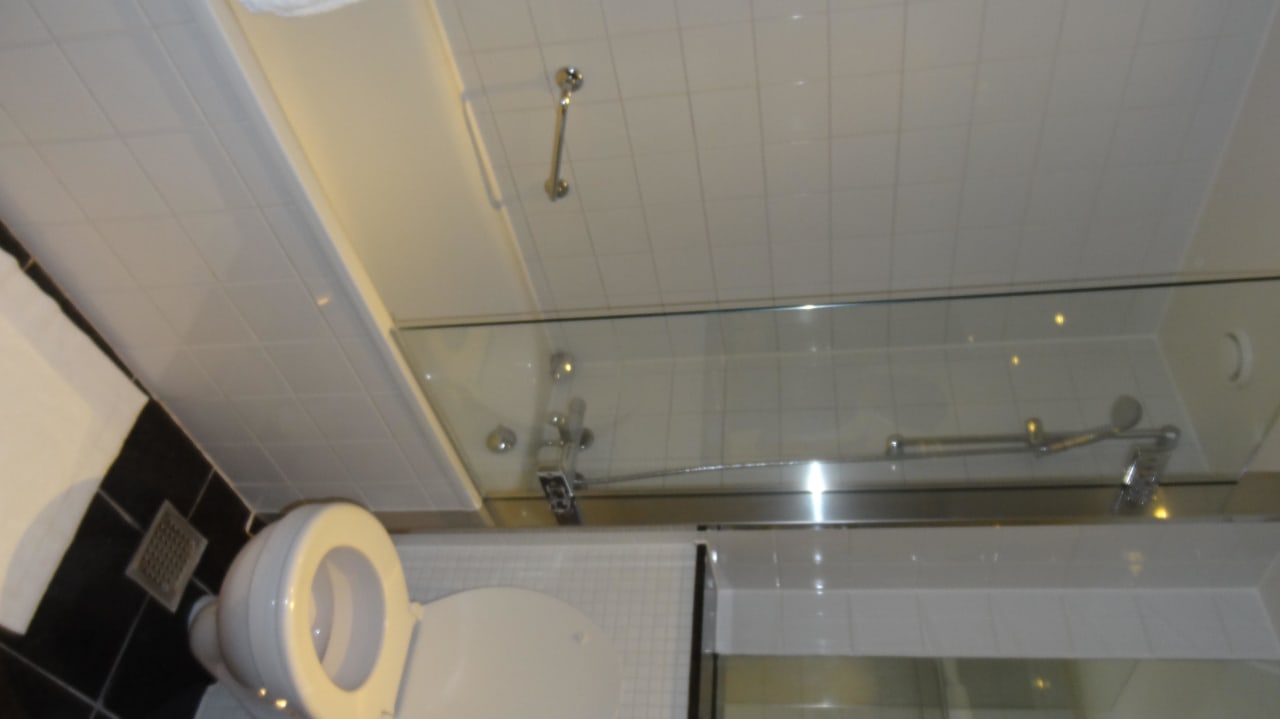 Gegenüber Waschbecken Hotel The Square