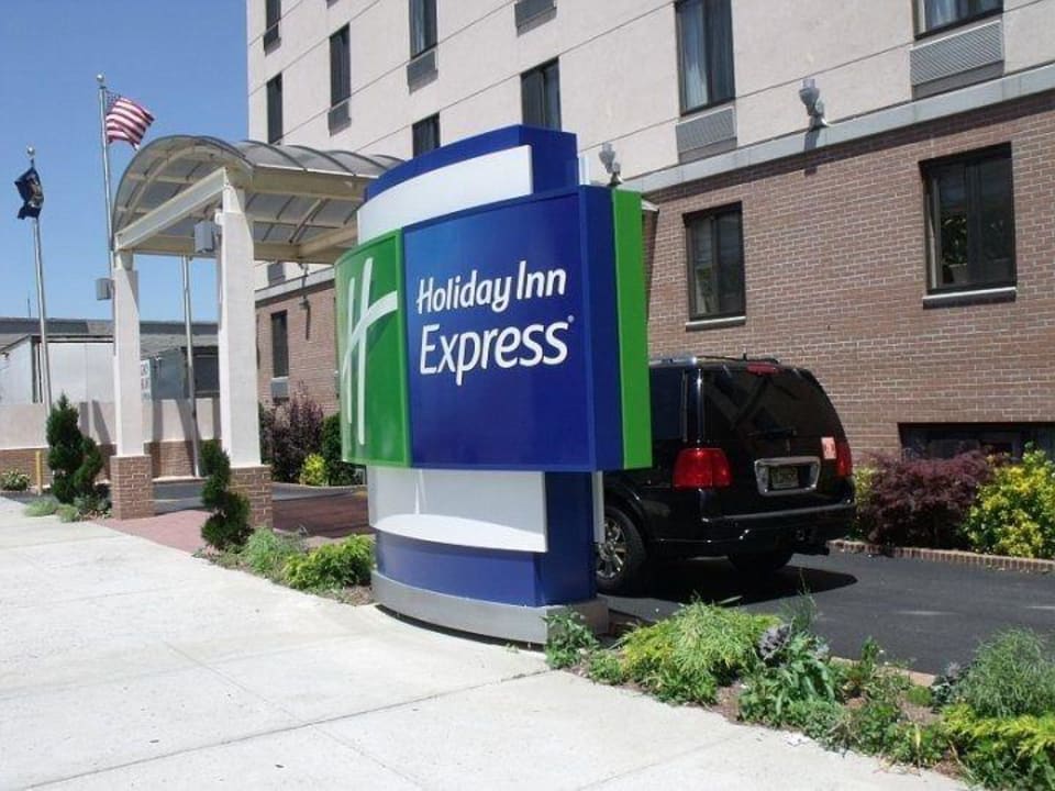 Von aussen Holiday Inn Express Brooklyn