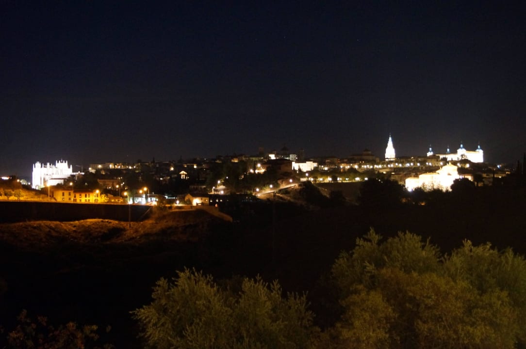 Вид ночью на Толедо Hotel AC Ciudad de Toledo