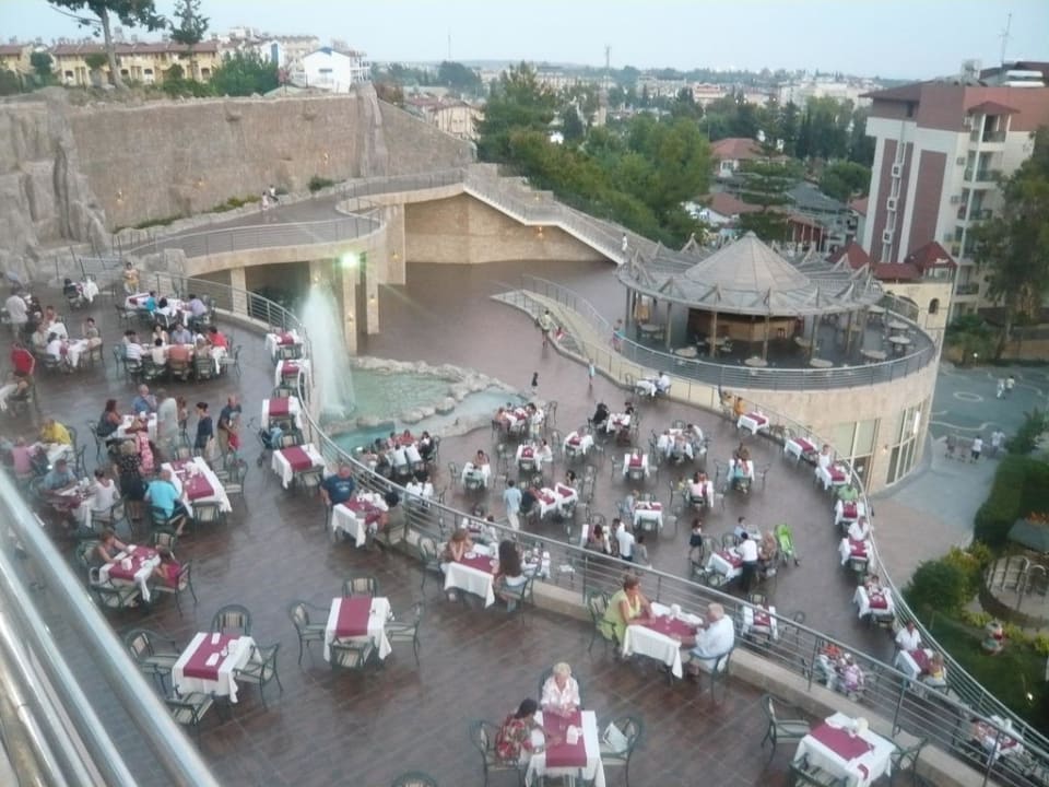 Blick auf die Speiseterrassen Horus Paradise Luxury Resort & Club