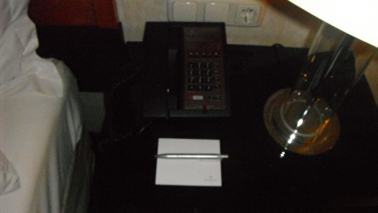 Telefon am Bett Renaissance Hamburg Hotel