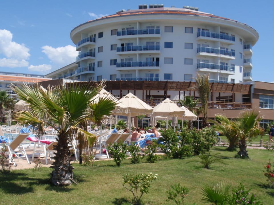 Hotel vom Garten aus Seaden Sea World Resort & Spa