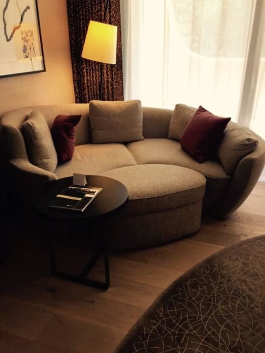 Sofa im Zimmer AlpenGold Hotel Davos