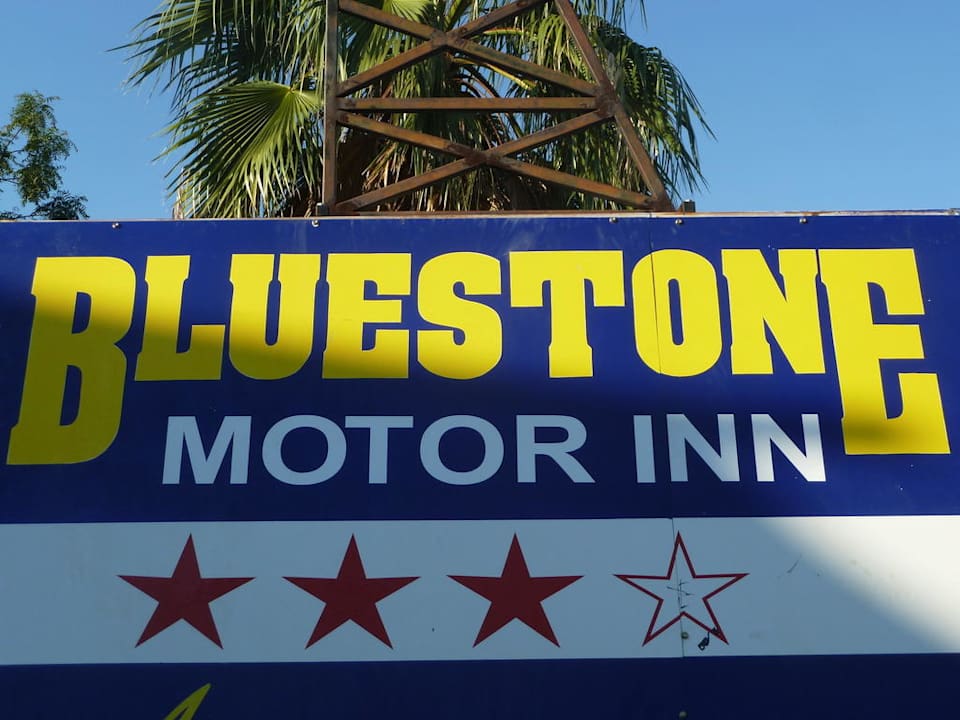 Schild Blue Stone Motor Inn