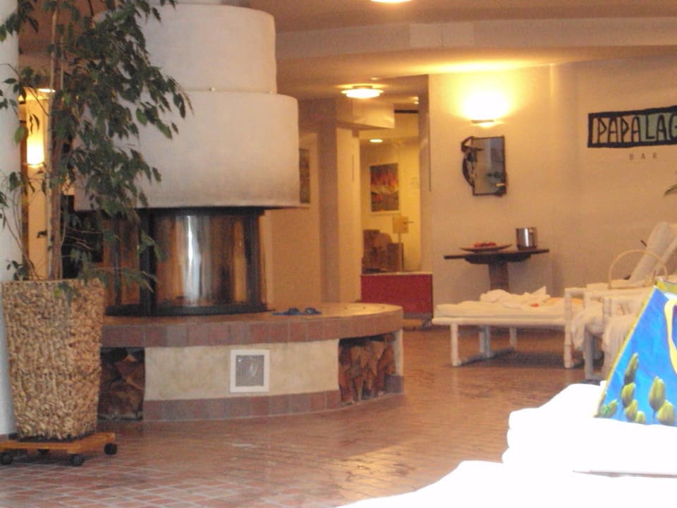 Pool mit Kamin Walliserhof Grand-Hotel & Spa