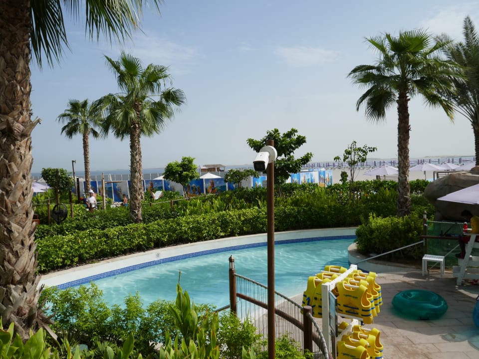 Pool Centara Mirage Beach Resort Dubai - A World of Family Fun