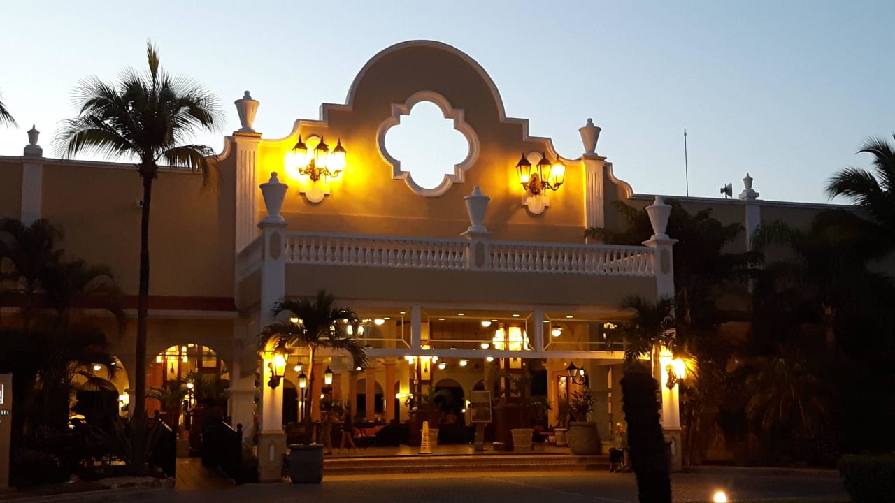 Eingang Hotel Riu Tequila