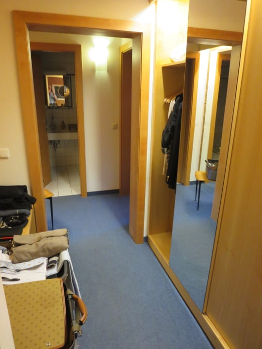 Reichlich Garderoben-, Schrank- und Spiegelfläche Hirschen Schwarzenberg - Fine Hotel, Restaurant & Spa