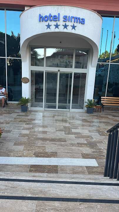 Außenansicht Hotel Sirma