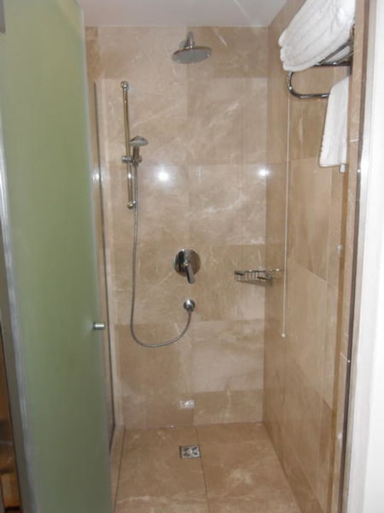 Dusche in einer Suite Sentido Trendy Verbena Beach