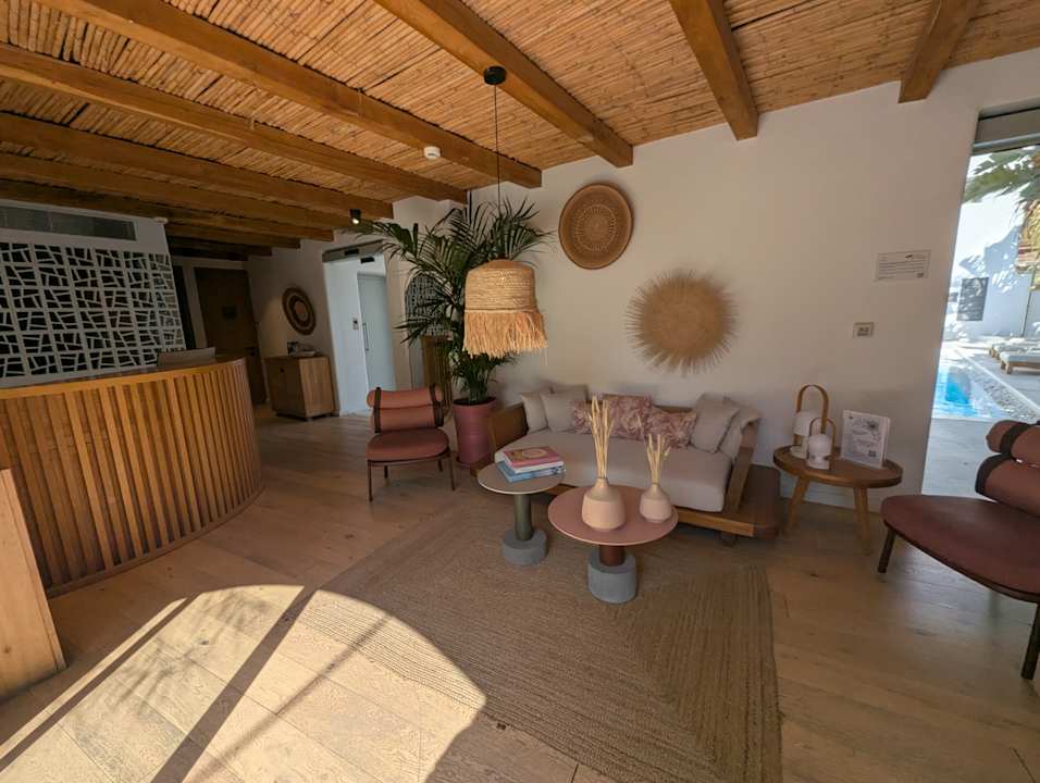 Lobby Adorno Beach Hotel and Suites