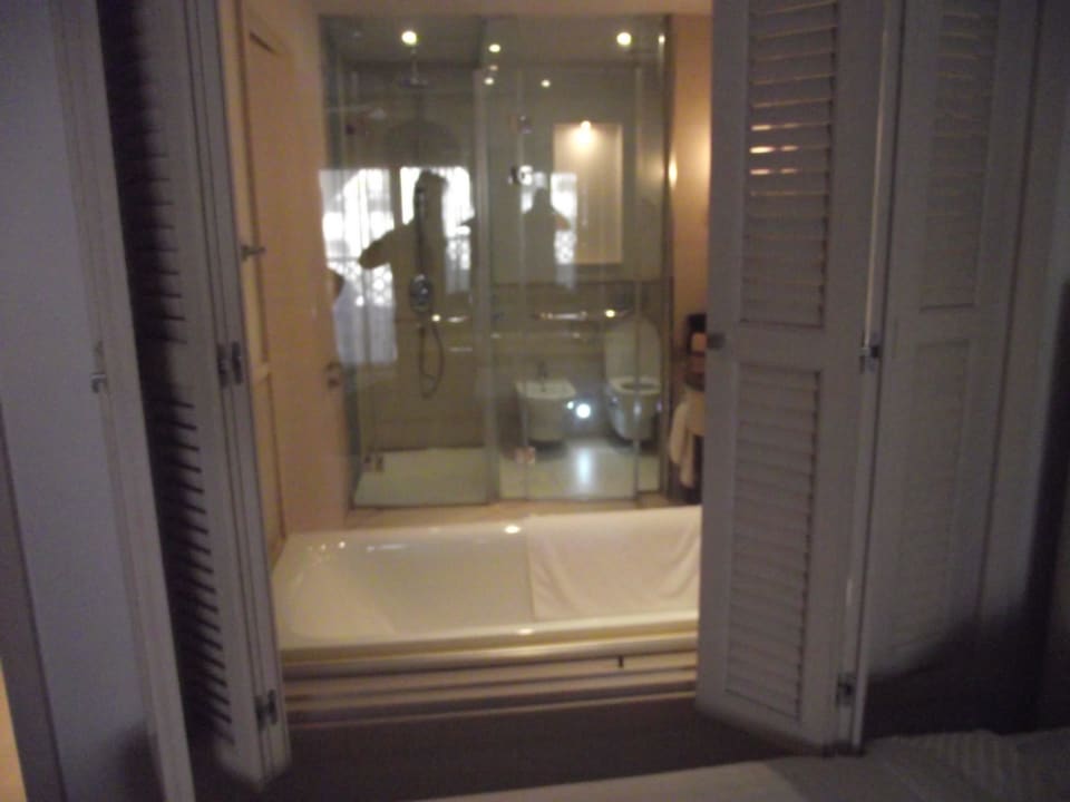 Vom Wohnraum sieht man ins Bad Old Palace Resort Sahl Hasheesh