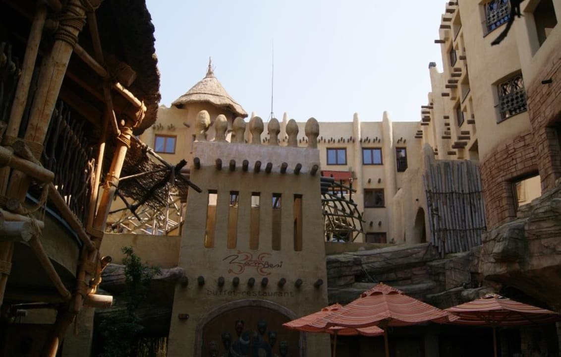 Innenhof in imposantem Stil Hotel Matamba - Phantasialand Erlebnishotel