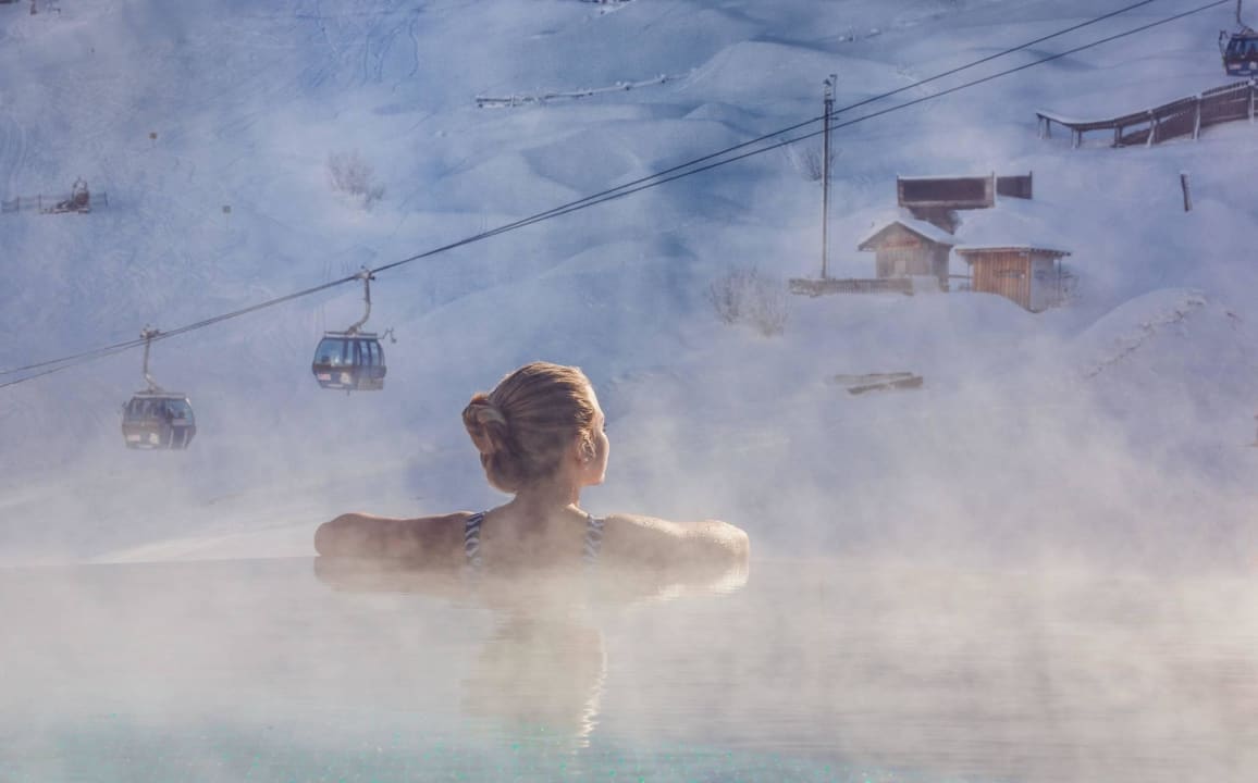 Ganzjahres beheizter Infinity Panoramapool  Hotel Bacher Asitzstubn