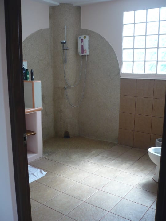 Badezimmer mit Duschplatz Prinz Garden Villa