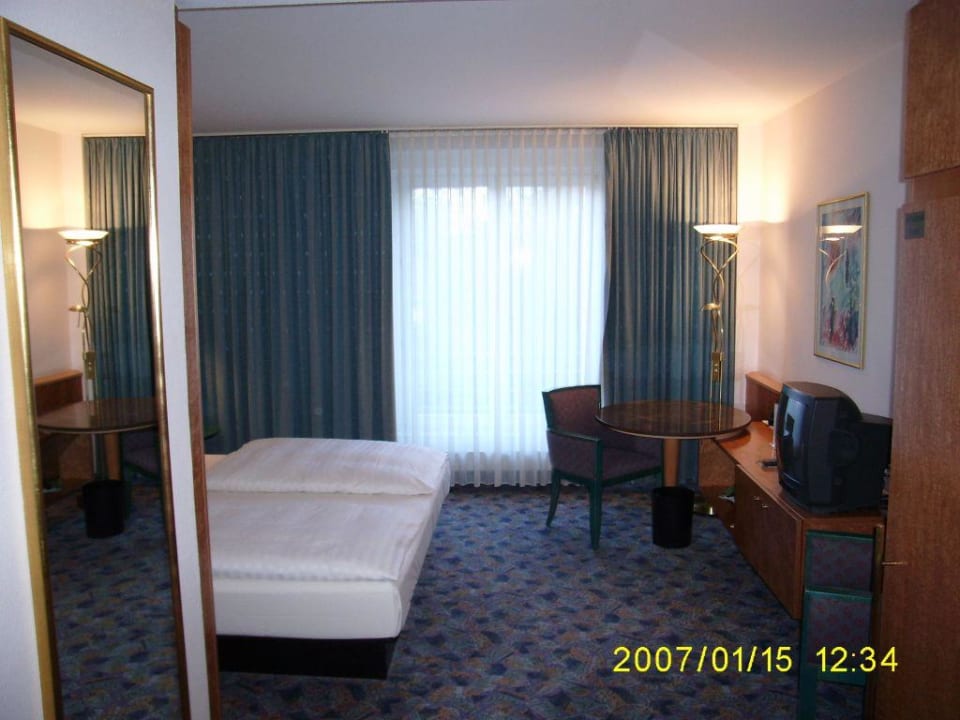 Lindner Airport Zimmer 131 Lindner Düsseldorf Airport, part of JdV by Hyatt