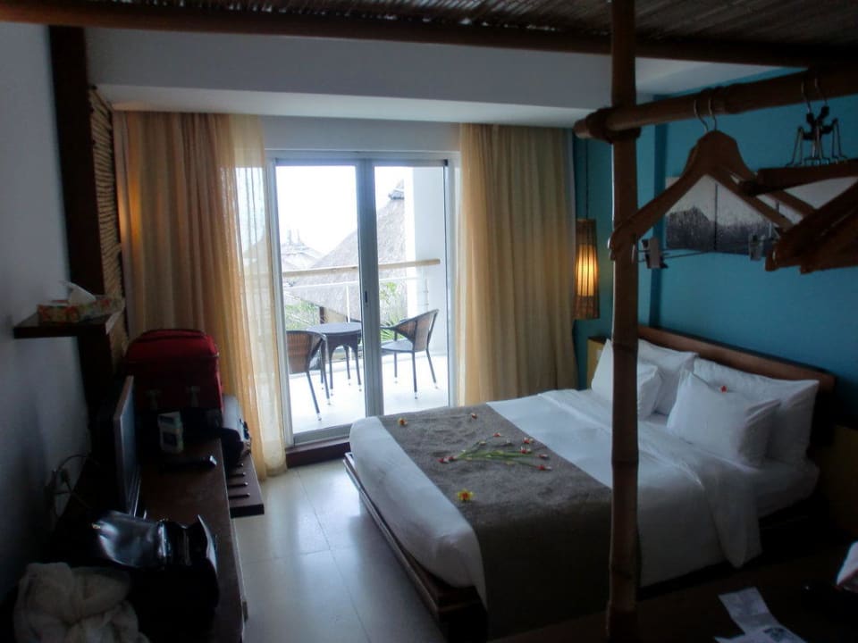 Zimmer mit frischen Blüten Laguna Beach Hotel & Spa