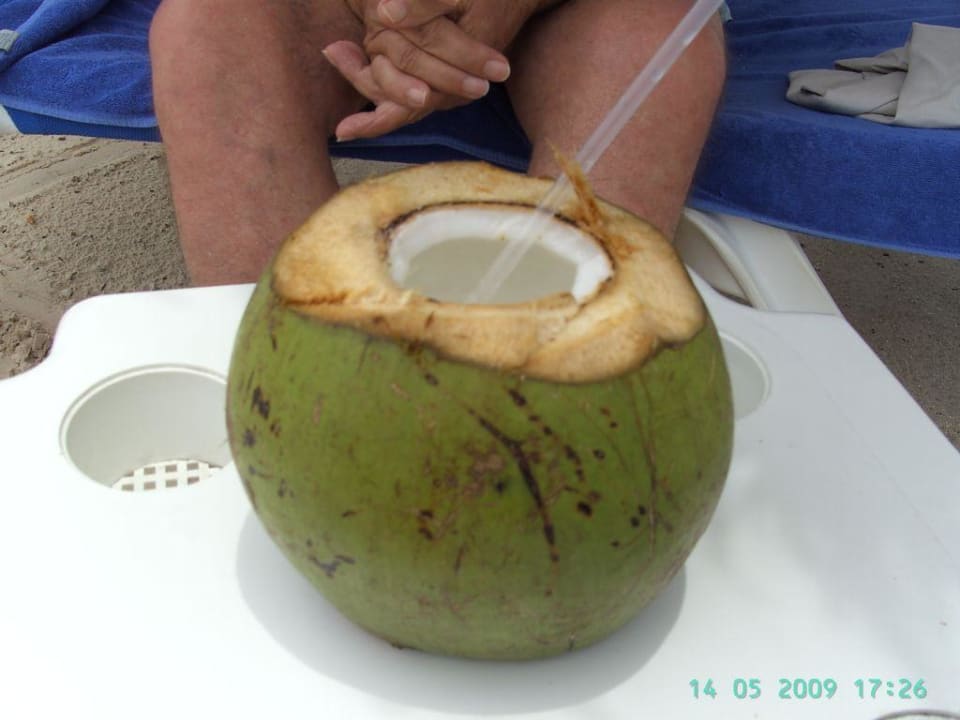kühler Drink am Strand Jewel Palm Beach