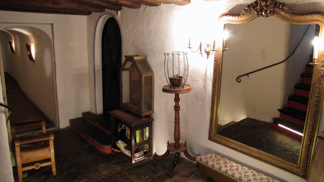 Unterirdischer Gang zwischen Hotel und Restaurant Schloss Münichau