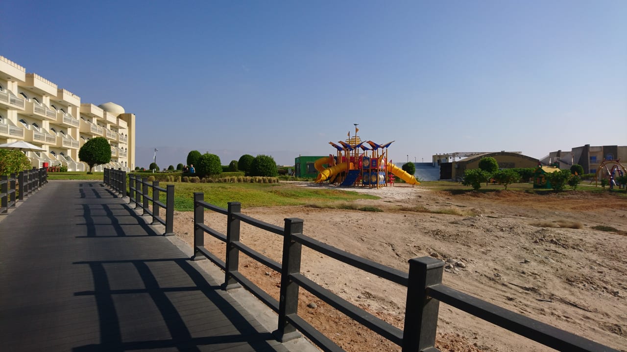 Weg zum Strand  Wyndham Garden Salalah Mirbat