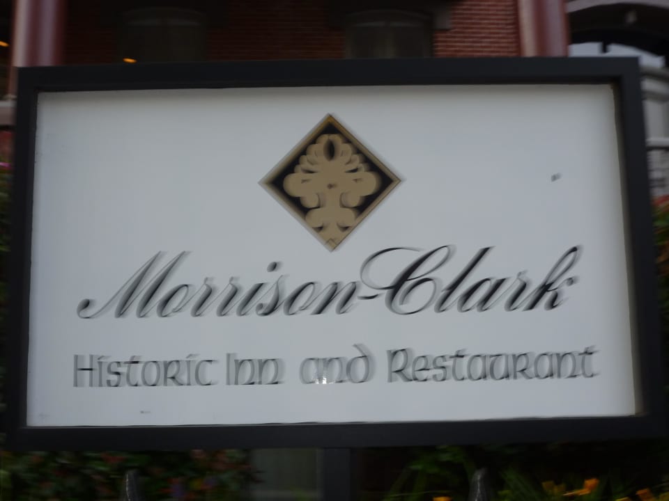 Eingangsschild Hotel Morrison Clark Inn