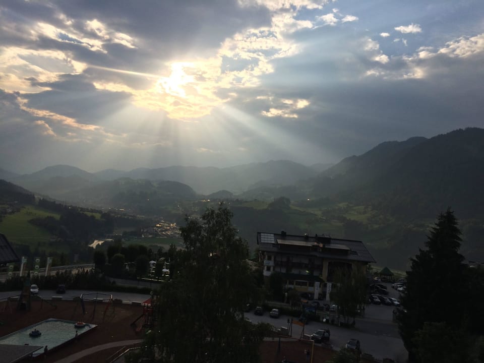 Ausblick beim Panoramapool Alpina Alpendorf