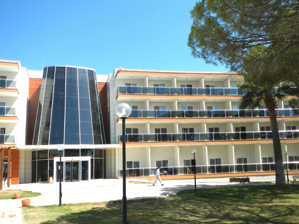 Der Neubaublock Royal Beach Club Hotel