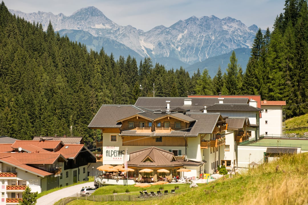 Außenansicht Hotel Alpenhof
