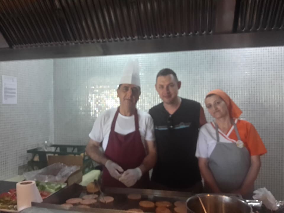 Koch mit sein Personal Akdora Elite Hotel & Spa