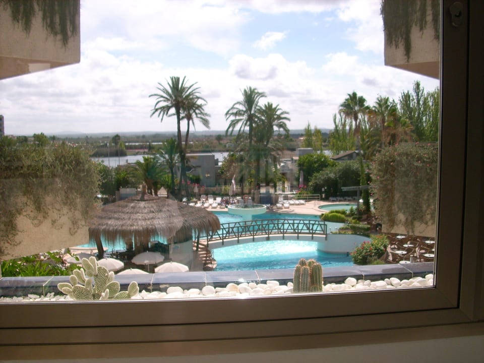 Blick aus dem Flur zum Pool BG Hotel Rei del Mediterrani Palace