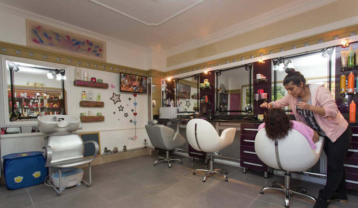 Hair Dresser Club Oscar Resort Hotel