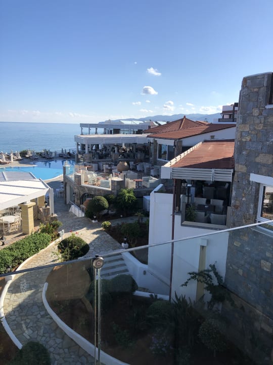 Zimmer Alexander Beach Hotel & Village Resort