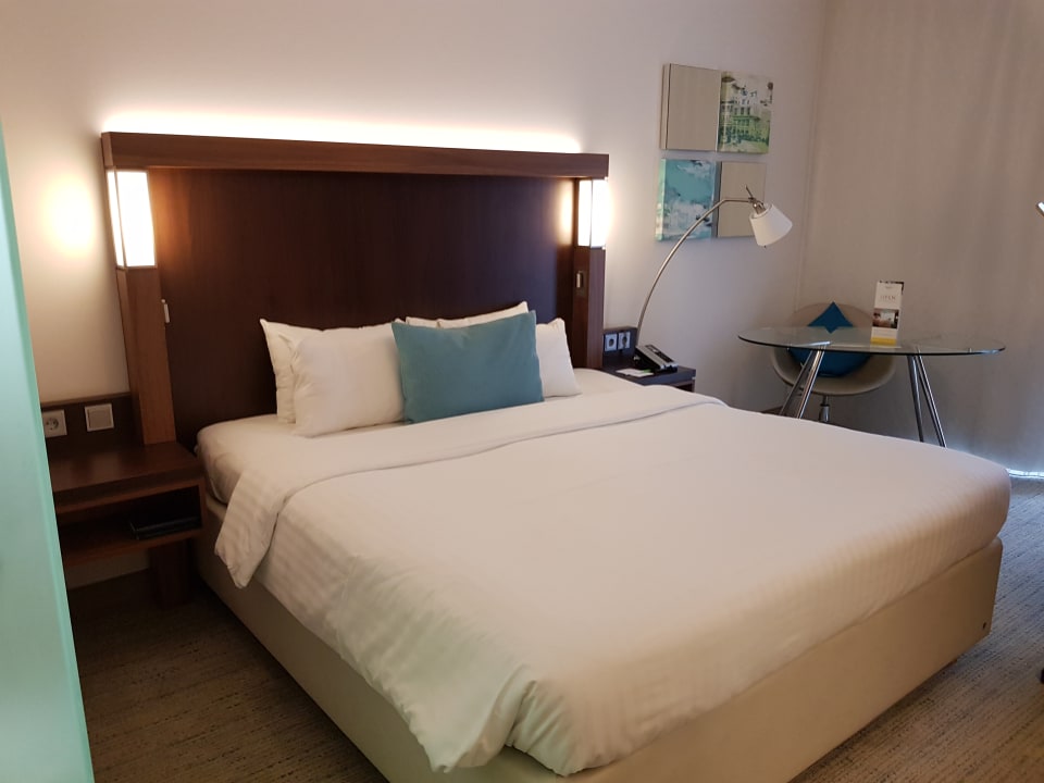 Zimmer Hotel Courtyard by Marriott Cologne