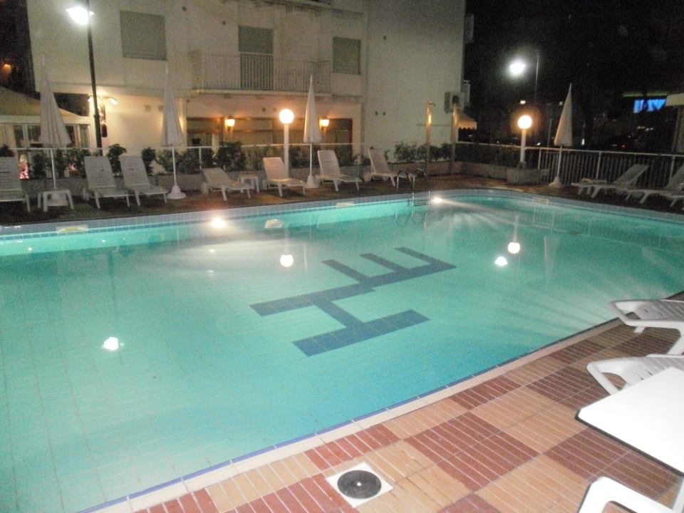 Schöner gepflegter Swimmingpool Hotel Excelsior Caorle