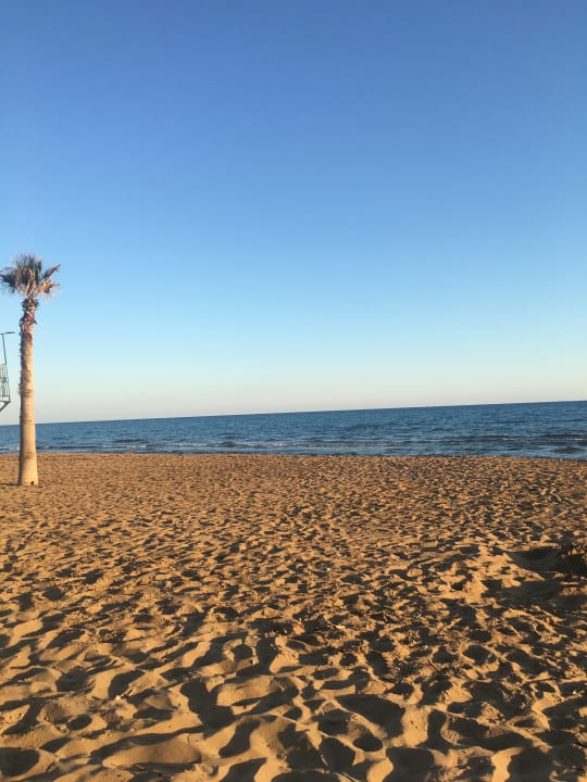 Strand Club Grand Side