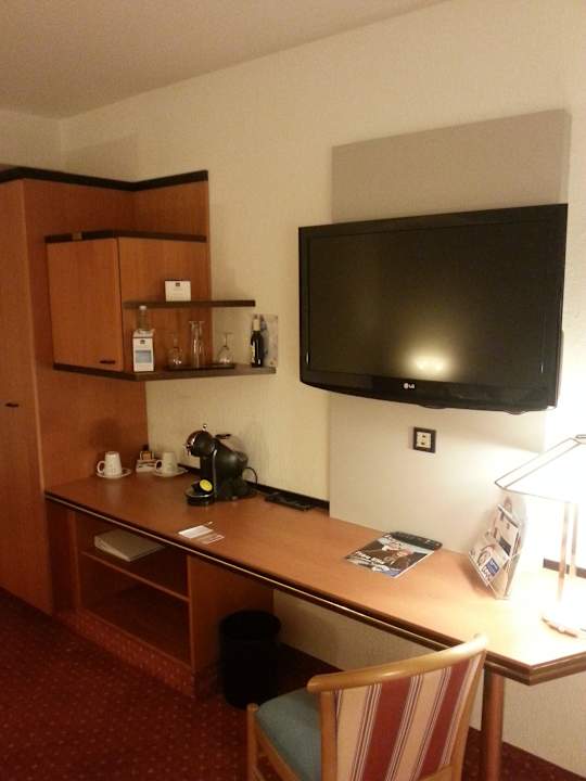 Großer Fernseher und Minibar, Kaffemaschine Best Western Plus Palatin Kongresshotel