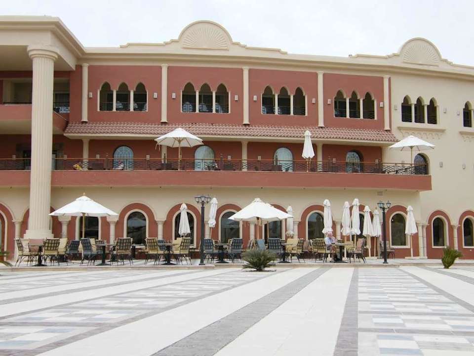 Aussenterrasse Restauraunt Tirana Aqua Park Resort