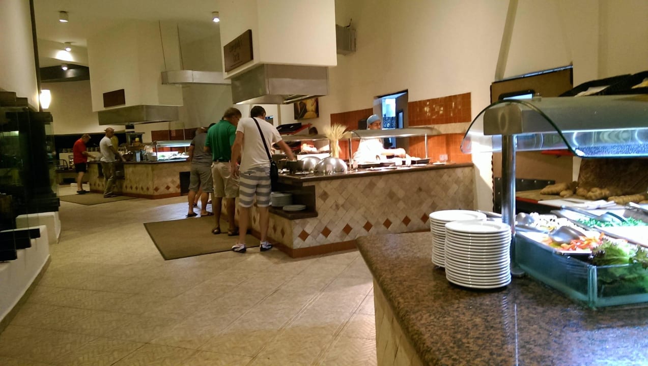 An 3 Ständen wird immer frisch gekocht The Reef Playacar