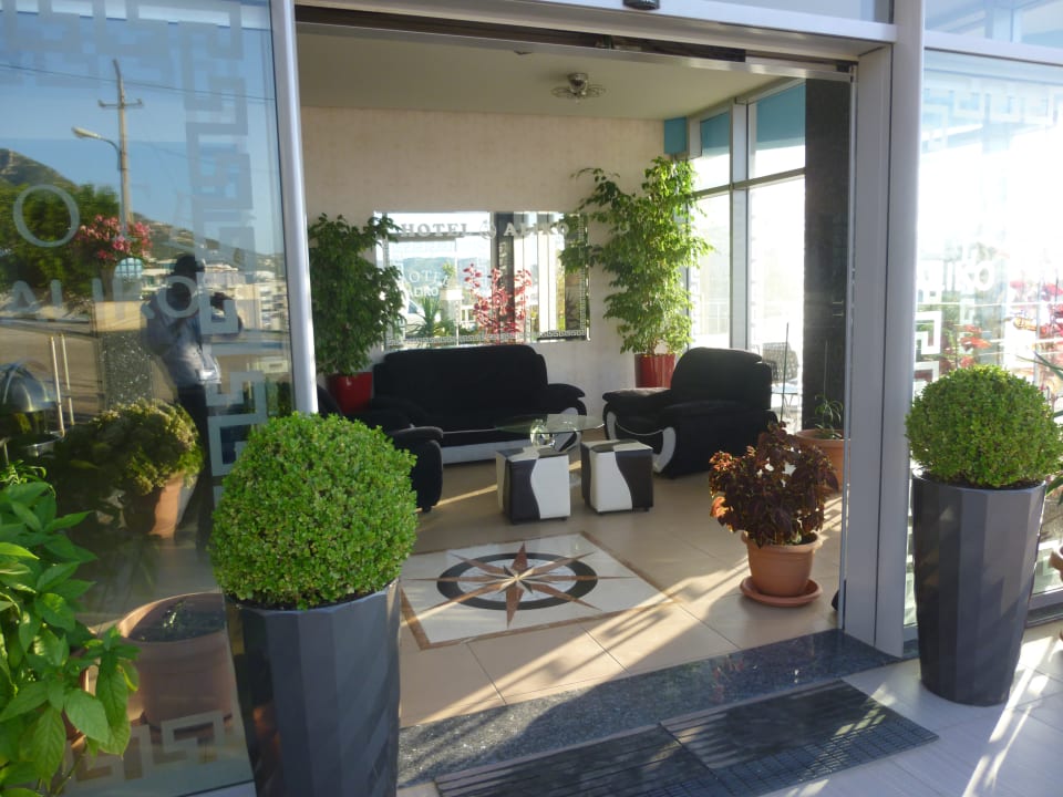 Lobby Hotel Aliko