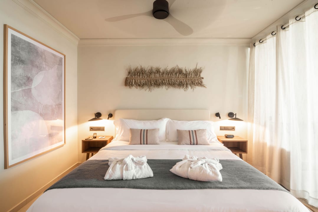 Zimmer Domes Aulūs Zante, Autograph Collection