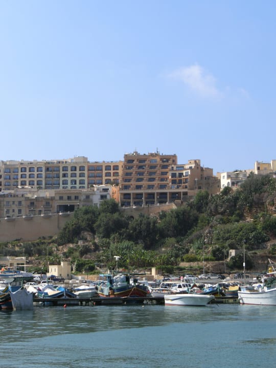 Blick vom Hafen aufs Hotel Grand Hotel Gozo